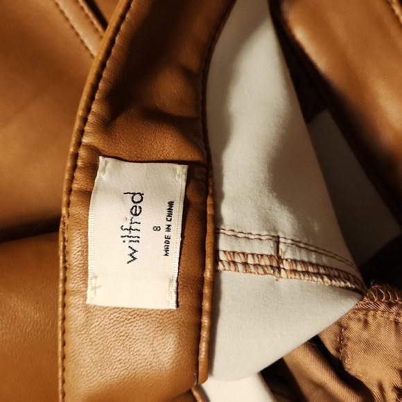 Wilfred Melina crop - Picture 2 of 2